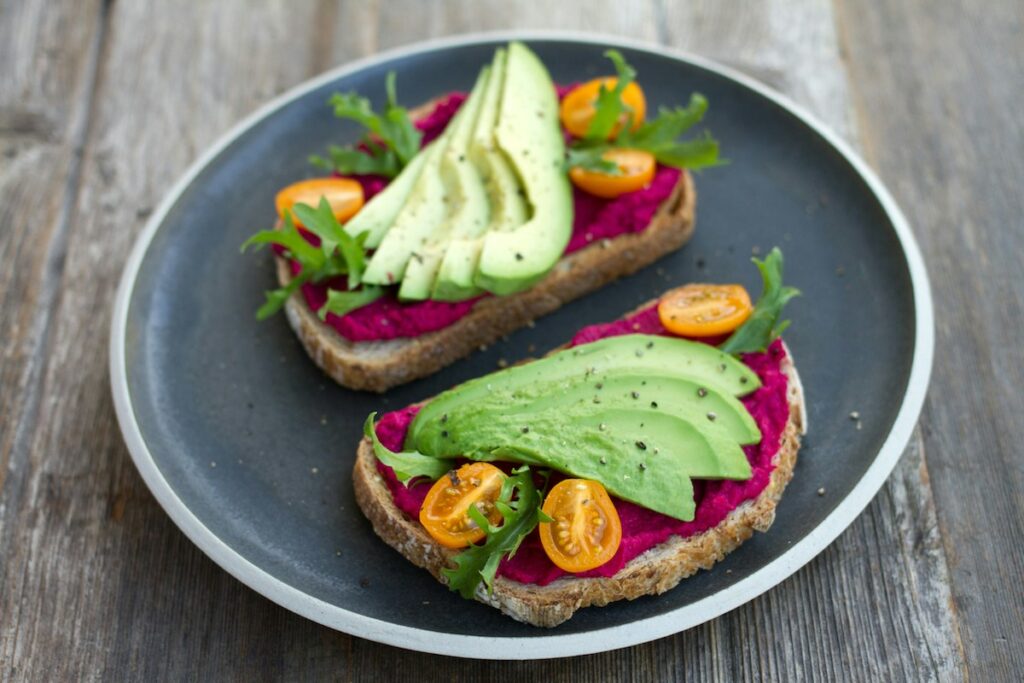 avocado toast with beets, tomatoes, and arugula